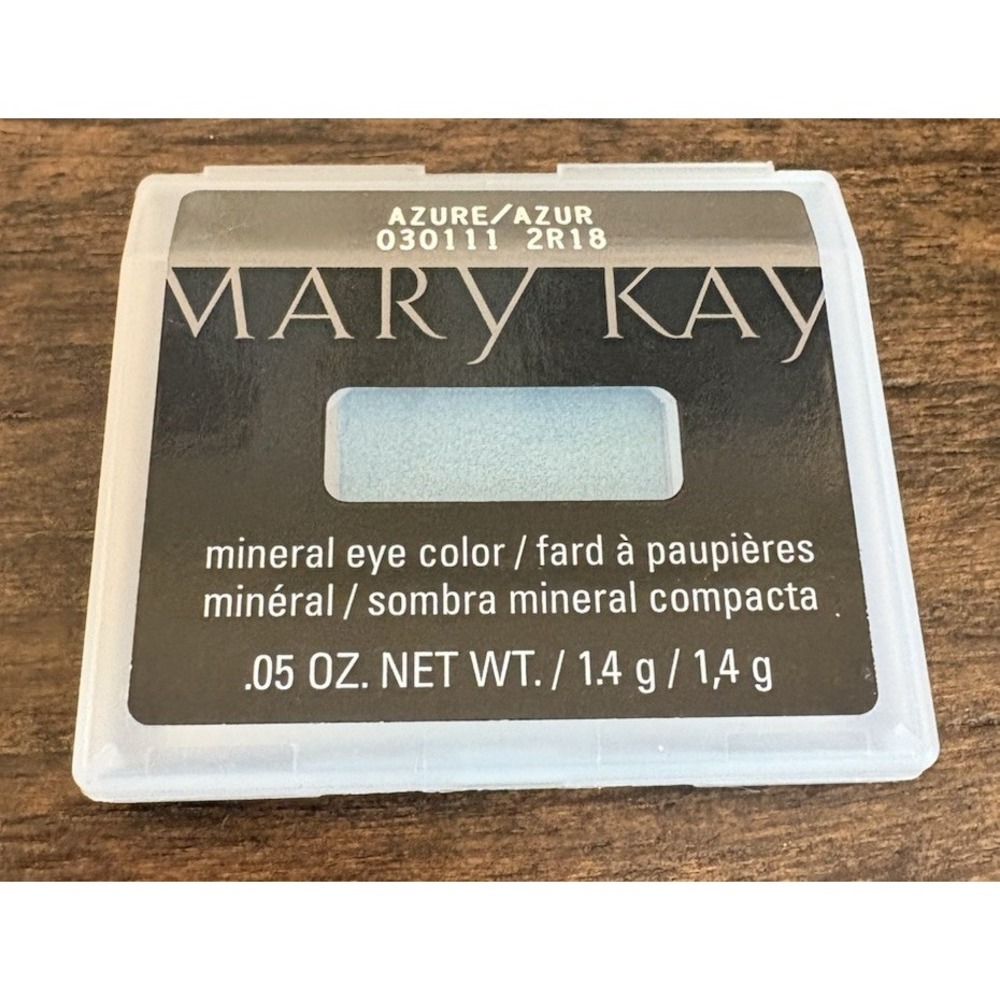MARY KAY Mineral Eye Color Shadow AZURE Blue Shimmer .05 oz 030111 Retired New